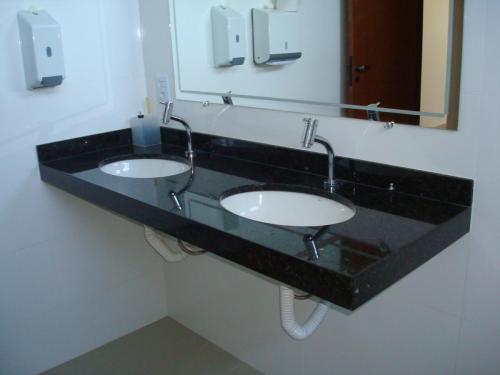 Bancada wc comercial granito verde labrador
