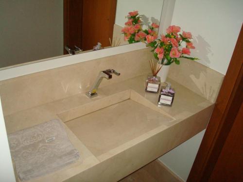 Bancada lavabo marmore crema marfil cuba esculpida saia 20